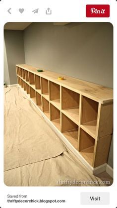 Built In Cubby, Built In Cubbies, Mud Room Garage, Små Rum Lidt Plads, Basement Playroom, Thrifty Decor Chick, Basement Storage, Ideas Para Organizar, Cubby Storage