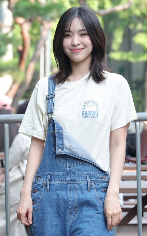 Ryujin Haircut, Itzy Photo, Dyed Hair Inspiration, Itzy Ryujin, Short Hair Tutorial, Korean Celebrities, Girl Crush, Boyfriend Pictures, New Hair