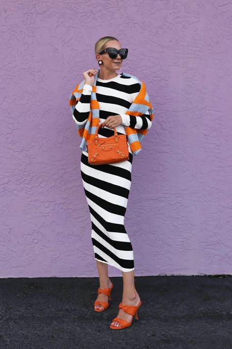 stripe dress Monochrome Dress Outfit Black And White, Style Striped Dress, Striped Dress Outfits, Striped Dress Black And White, Blair Eadie Style, Black And White Striped Dress Outfit, Black And White Stripes Outfit, Bold Stripes Fashion, Black And White Dress Casual