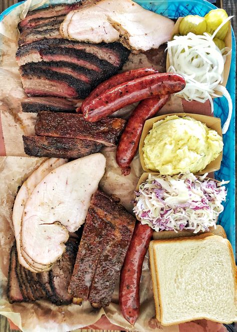 Don't Want To Stand In Line At Franklin BBQ? Here Are 5 Other Great Options - So Much Life Franklin Bbq, Food Project, Homemade Flour Tortillas, Food Boards, Austin Food, Beef Cheeks, Bbq Sides, Smoked Beef, Bars And Clubs