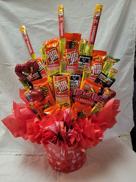 Slim Jim Bouquet, Boyfriend Basket Ideas Birthday, Chip Bouquet, Boyfriend Birthday Basket Ideas, Candy Flower Bouquet, Bf Birthday Gifts, Beef Jerky Bouquet, Bday Basket, Candy Boquets