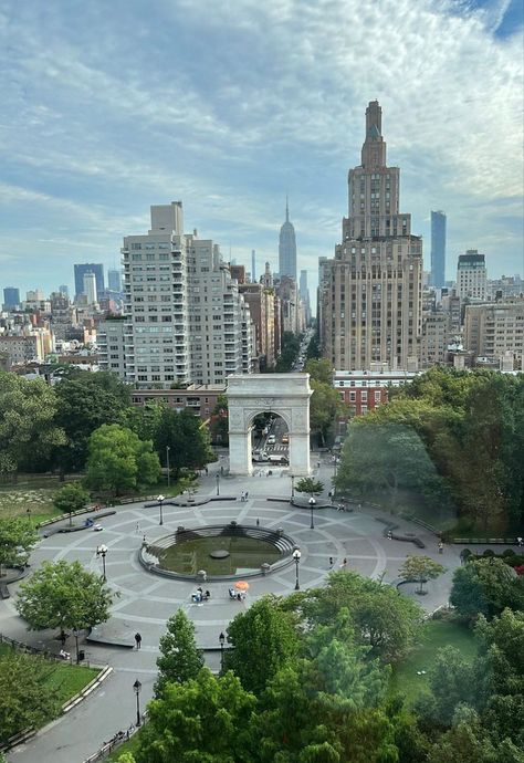 Nyu Stern Aesthetic, Nyu Tisch Aesthetic, Nyu Acceptance Letter, Nyu Student Aesthetic, Nyu Aesthetics, Nyc Core, Washington Square Park Nyc, Law School Preparation, Nyu Law