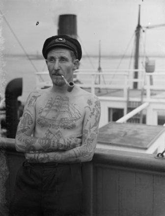 Traditional Sailor Tattoos, Navy Tattoos, Marine Tattoo, Americana Tattoo, Vintage Style Tattoos, Sailor Tattoos, Vintage Tattoo Design, Sailor Tattoo, Knight Tattoo