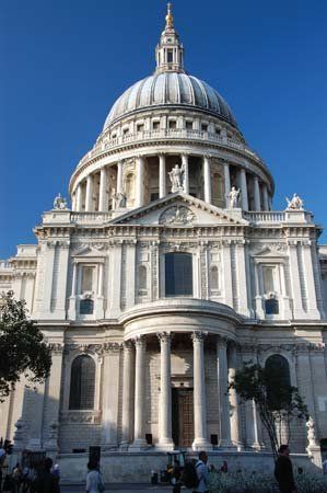 Saint Paul's Cathedral | cathedral, London, United Kingdom | Britannica Modern British House, St Pauls Cathedral London, Roman Temple, St. Paul’s Cathedral, London Cathedral, London Painting, Great Fire Of London, St Paul's Cathedral, History Architecture