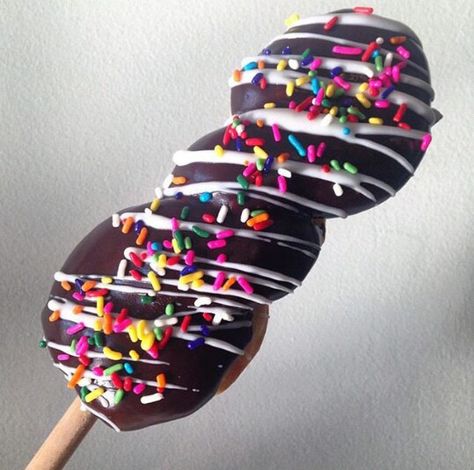 Donut On A Stick, Donuts On A Stick, Donut Sticks, Homemade Donuts Recipe, Food On Sticks, Donuts Recipe, Bakery Ideas, Homemade Donuts, Chocolate Donuts