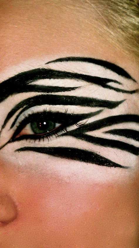 Nem Halloween Makeup, Zebra Eye, Zebra Makeup, Carnaval Make-up, Zebra Costume, Makeup Zombie, Animal Makeup, Eye Designs, Halloween Makeup Diy