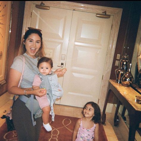 The Ace Family Youtube, Ace Family Wallpaper, Catherine Paiz, Ace Family, Mommy Goals, Funny Marvel Memes, Matching Baby, Model Poses Photography, Baby Videos