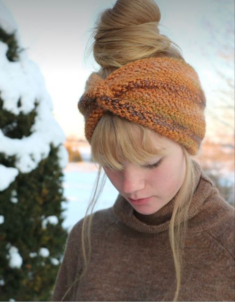 Twist Ear Warmer, Crochet Ear Headband, Twist Ear Warmer Crochet Pattern, Simple Crochet Ear Warmer, Crochet Turban Headband, Crochet Winter Headband Pattern, Eat Warmer Crochet Pattern, Ear Warmer Headband Hairstyles, Crochet Earmuff Headband