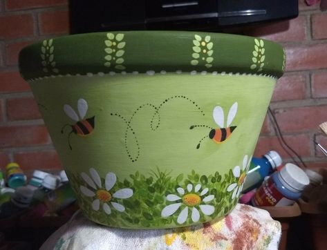 Painted Flower Pots Terra Cotta, Flower Pot Crafts Kids, Paint Garden Pots, Decorating Terra Cotta Pots, Terra Cotta Pot Crafts Diy, Vase Deco, Flower Pot Art, Pot Painting, Terra Cotta Pot Crafts