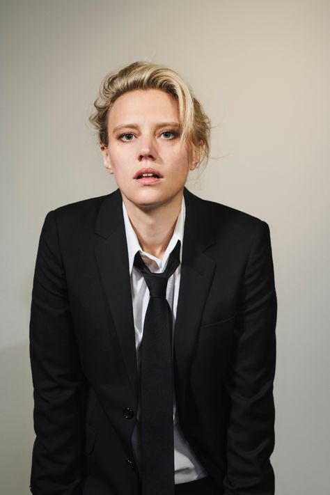 Kate Mckinnon Wallpaper, Jin Outfits, Kate Mckinnon Ghostbusters, Catherine O'hara, Interview Magazine, Kate Mckinnon, Anthony Vaccarello, Gal Pal, Michael Kors Collection