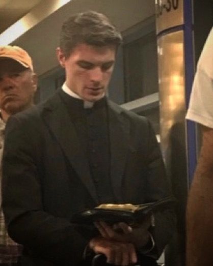 Instagram-Account-Shares-Hot-Dudes-Reading-Books The Hot Priest, Early Halloween, Halloween Costume, Reading, Halloween, Instagram