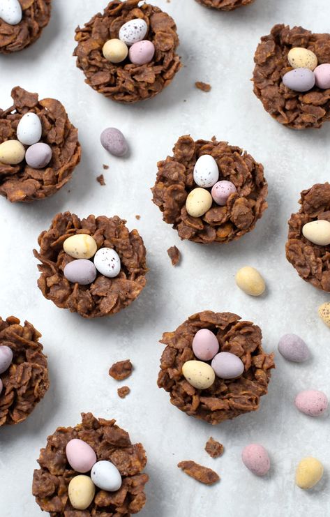 Chocolate Easter Nests Easter Egg Nests Recipe, Easter Baking And Desserts, Easter Baked Goods, Easter Kids Snacks, Easter Bakes, Easter Nest Cake, Easter Bake, Easter Baking Recipes, Easter Aesthetic