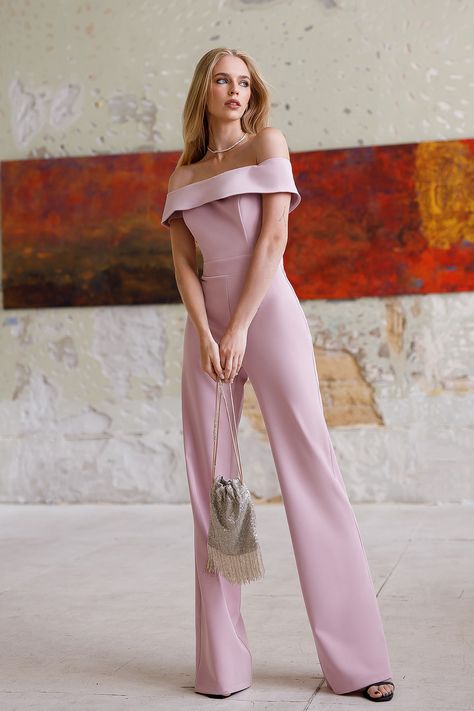 Experience romantic vibes with our Dusty Pink Off-the-Shoulder Jumpsuit. The delicate off-the-shoulder neckline and muted pink shade make it a charming choice for date nights and special events. #dustypink #stylish #jumpsuits #jumpsuit #offtheshoulder #formaloutfit #fashion #womenwear #womenfashion #womenstyle #chic #sophisticated Graduation Ceremony Outfit Guest, Outfit For Graduation Ceremony Guest, Dusty Pink Outfit, Pink Jumpsuit Outfit, Pastel Jumpsuit, Pink Jumpsuits Outfit, Graduation Fits, Graduation Ceremony Outfit, Outfit Boda