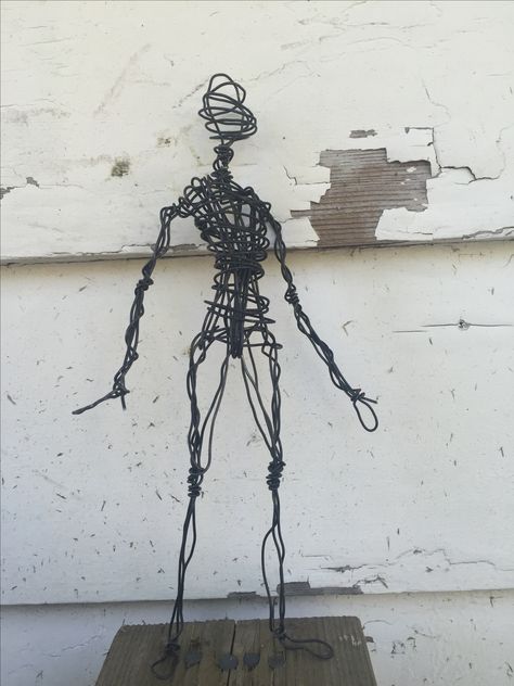 Wire sculpture human figure. Wire Sculpture Human Form, Human Body Wire Armature, Human Figure Sculpture Wire Art, Wire Sculpture Person, Wire Figures Human, Wire People Sculpture, Wire Body Sculpture, Small Wire Sculpture, Wire Armature Sculpture