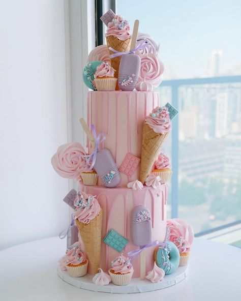 Andrea Ortiz on Instagram: “✨Pastel Candyland✨ . I was bedazzled when I finished this cake. I love it so so much! The combination of pastel colors it’s just.. ugh!…” Sundae Birthday Cake, 7th Birthday Cake Girl, Ice Cream Theme Birthday Cake, Ice Cream Theme Cake, Candy Theme Cake, Donuts And Ice Cream, Cake Queen, Candyland Cake, Candy Theme Birthday Party