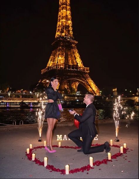 Cruise Proposal, Paris River Cruise, Surprise Proposal Pictures, Paris Proposal, Proposal Pictures, Paris Couple, Luxury Couple, Romantic Proposal, Private Yacht