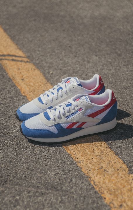 Classics 👌 Shop Reebok: http://ow.ly/NSl550KKJX7 Vans Converse, Reebok Sneakers, Nike Adidas, House Boat, Converse, Adidas, Nike, Sneakers