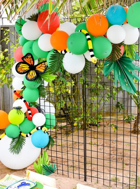 Bug Party Ideas Decor, Insect Party Favors, Creepy Crawly Party, Bugs Party Decorations, Insect Party Decorations, Bugs Party Ideas, Buggin Out Birthday Party, Insect Birthday Party Decorations, Bug Balloon Arch