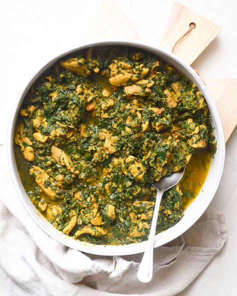 Curry With Spinach, Saag Chicken, Palak Chicken, Saag Recipe, Healthy Indian Recipes, Chicken Stew, Plum Tomatoes, Spinach Stuffed Chicken, Indian Dishes