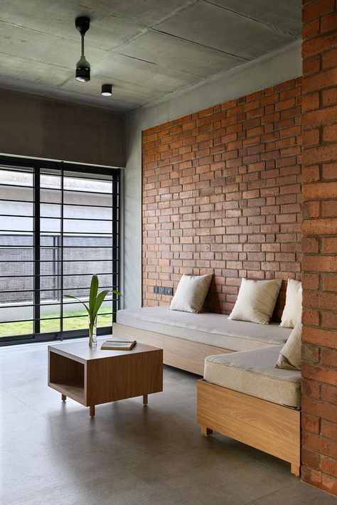 Brick Lattice House designed by Srijit Srinivas – Architects opted for a cuboid envelope, perforated with a brick lattice façade. Photo Credits: Justin Sebastian Photography Brick Wall House Interiors, Exposed Brick Room, Brick House Interior Ideas, Brick House Decor, Interlocking Bricks House, Exposed Brick House, Brick Facade Design, Indian Apartment Interiors, Fluted Glass Partition