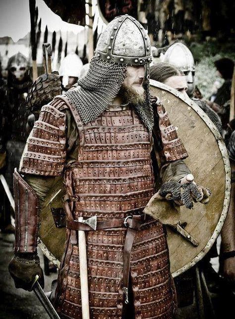 Viking Warrior. Nordic Warrior, Escudo Viking, Lamellar Armor, Larp Ideas, Viking Armor, Viking Men, Viking Life, Viking Costume, Viking Clothing