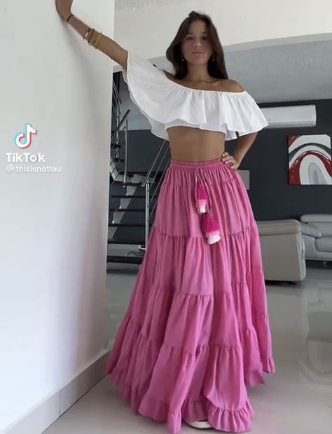 Peach Maxi Skirt Outfits, Venus Taurus, White Long Skirt, Prom Dresses Yellow, Look Formal, Maxi Skirt Outfits, Womens Fashion Inspiration, Latest African Fashion Dresses, Summer Fashion Outfits