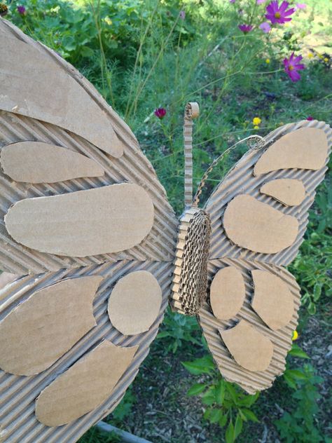 Cardboard Butterfly, Cardboard Relief, Cardboard Art Sculpture, Butterfly Wall Hanging, Wall Hanging Nursery, Cardboard Crafts Diy, Recycled Art Projects, Cardboard Box Crafts, Cardboard Sculpture