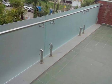 Balcony Glass Railing Design, Glass Railing Design, Railing Stainless Steel, Reling Design, Glass Balcony Railing, درابزين السلم, Glass Railing Stairs, Balcony Glass Design, Glass Handrail