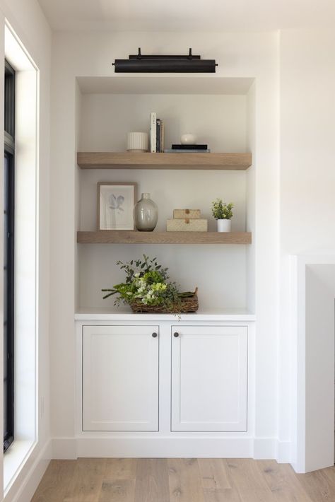 Vestibule Into Bedroom, Niche Shelves Living Rooms, Recessed Shelves Dining Room, Cottage Built Ins, Scandinavian Built Ins, Alcove Built Ins, Dining Room Alcove Ideas, Nook With Shelves, Inset Shelves In Wall