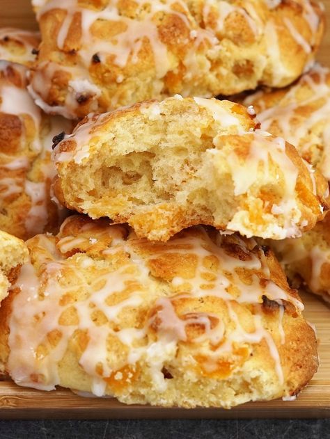 Apricot & Almond Scones | Recipes | Moorlands Eater Apricot Scones Recipe, Pistachio Scones, Dried Apricot Recipes, Apricot Scones, Almond Scones, Blueberry Lemon Scones, Dried Apricot, Christmas Cookie Recipes Holiday, Apricot Recipes