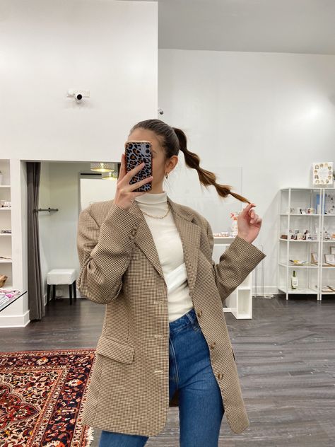 Light Turtleneck Outfit, Turtle Neck Blazer Outfit Woman, Blazer With Turtleneck Women, Cardigan And Turtleneck Outfit, Tan Turtleneck Outfits, Cream Turtleneck Outfit, Beige Turtleneck Outfit, Fall Turtleneck Outfit, Denim Turtleneck