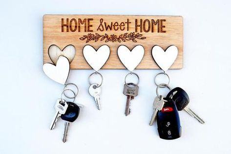 Key Holders For Wall, Key Wall Holder, Key Holder Design, Key Rack Diy, Diy Mail, Key Holder Diy, Mail And Key Holder, Personalized Key Chain, Sweet Home Design