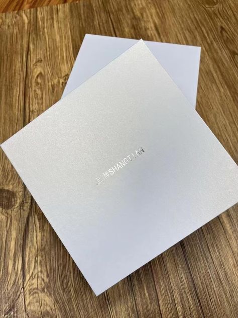 Pearlescent paper, hot silver technology, High end paper box for jewelry and luxury goods #jewelrybox #jewellerybox #jewelryboxes #paperbox Box For Jewelry, Pearlescent Paper, Luxury Goods, Paper Box, Jewelry Box, Technology, Silver