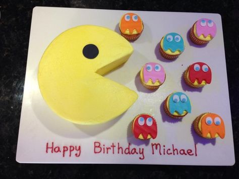 Birthday Cake For Men Easy, Pac Man Cake, Arcade Birthday Parties, Cupcakes For Men, Ghost Cupcakes, Video Games Birthday Party, Man Cake, Video Games Birthday, Mens Birthday Party