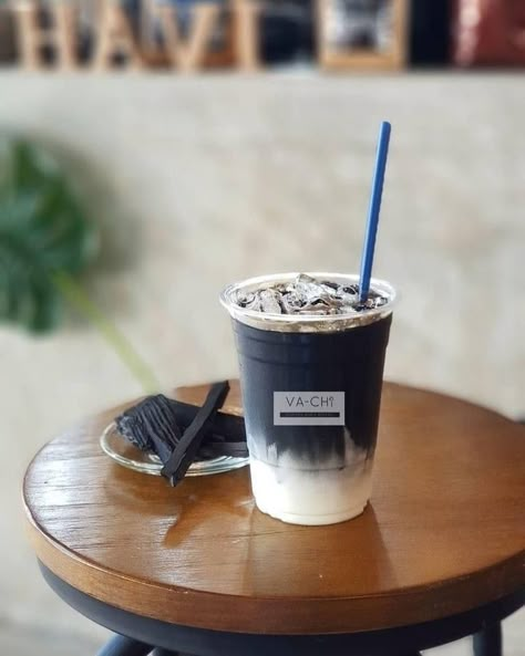 Tumblr Food, Drinks Coffee, Coffee Shop Design, Cafe Menu, Coffee Photography, Juice Bar, Coffee Packaging, Dessert Drinks, Coffee Cafe