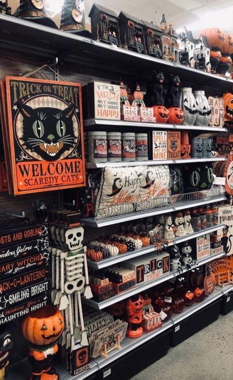 Halloween Shopping Aesthetic, Spirit Halloween Aesthetic, Orange Halloween Decor, Home Halloween Costumes, Queen Of Halloween, Outdoor Halloween Decor, Decorating Hacks, Halloween Room Decor, Halloween Tattoo