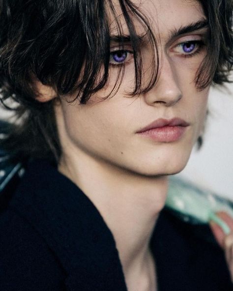 Character : guy with black hair and purple eyes Karlheinz Weinberger, Guys With Black Hair, Black Hair Boy, 얼굴 드로잉, 얼굴 그리기, Character Inspiration Male, Aesthetic People, Purple Eyes, Male Portrait