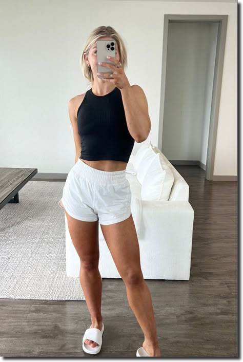 Cute Active Wear Outfits Summer, Lululemon White Shorts Outfit, Work Appropriate Athletic Wear, Summer Outfits Lounge, Athletic Body Outfits, Cute Summer Workout Outfits, Workout Summer Outfits, Trendy Sporty Outfits Summer, Sports Coach Outfits Women