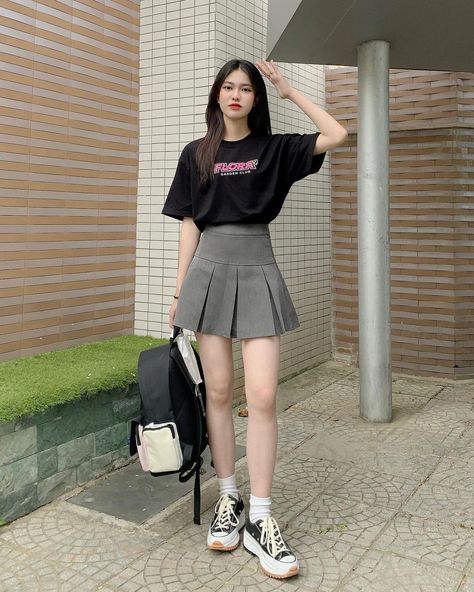 Korean Fashion Skirt Short, Outfit Rok Pendek, Skirt And Sweatshirt Outfit, Rok Korean Style, Korean Summer Dress, Cute Mini Skirt Outfits, Korean Outfit Ideas, Korean Fashion Skirt, Ootd Korean Style