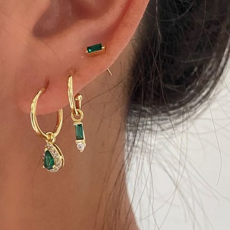 Green And Gold Earrings, Jewellery Stack, Gold Earring Set, Earthy Earrings, Preppy Jewelry, Earrings Emerald, Ear Stack, Jewelry Accessories Ideas, Dope Jewelry