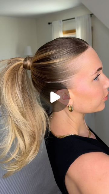 Olivia DeMuro on Instagram: "Loveeee a textured ponytail for any big event ✨ . . . #sleekponytail #hairtutorial #hairtutorials #hairtutorialsvideos #hairhowto" Cute Hairstyles For Medium Hair Slick Back, Slick Back Pointy Tail, Low Slicked Ponytail, What Products To Use For Sleek Ponytail, Slick Parted Ponytail, Pony Tails Ideas, Slicked Back Ponytail Wedding, Modern Ponytail Hairstyles, Khloe Kardashian Updo