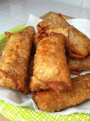 Delicious egg rolls! I love mine with jalapeAndntilde;o pepper jelly! You can use 1/2 pound of meat for more veggie taste, or a full pound for meatier egg rolls. Cole Slaw Mix, Easy Egg Roll Recipe, Easy Egg Roll, Chinese Egg Rolls, Hamburger Sliders, Egg Roll Recipe, Telur Gulung, Chinese Egg, Mapo Tofu