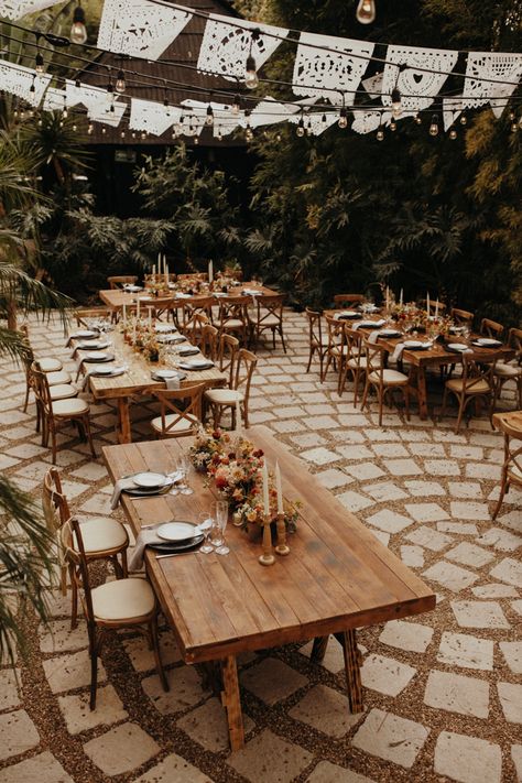 Timeless Mexican Wedding, Simple Hacienda Wedding, Guanajuato Wedding Haciendas, Mexican Wedding Dishes, Mexican Table Setting Wedding, Mexican Chic Wedding Decor, Mexican Classy Wedding, Mexican Simple Wedding, Mexican Asethic Wedding