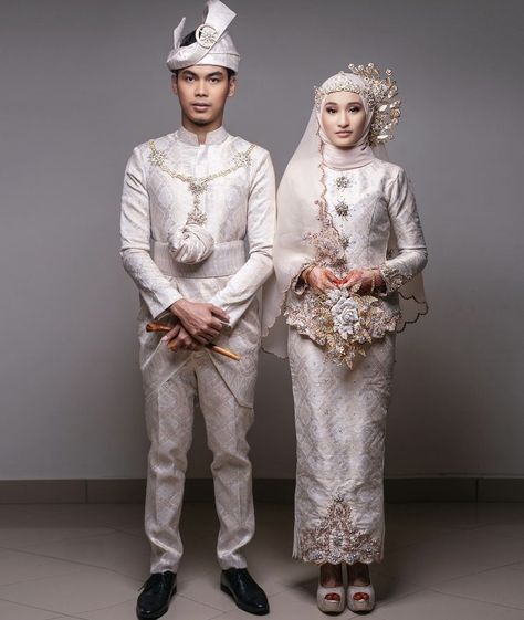 Songket Melayu Klasik, Kurung Songket Pengantin, Malay Wedding Songket, Cucuk Sanggul Traditional Melayu, Malay Wedding Dress Songket, Baju Kahwin Songket, Baju Sanding Songket, Wedding Dress Songket, Songket Wedding Dress