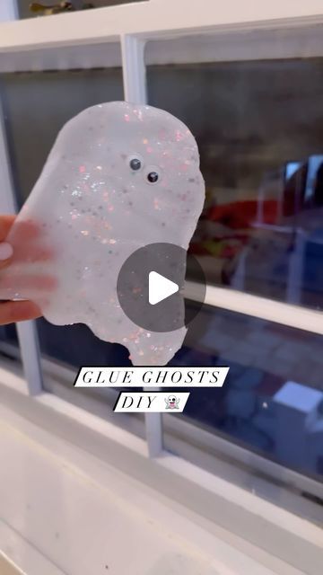 Shannon Doherty on Instagram: "GLUE GHOSTS 👻 Easy Halloween DIY!! SAVE this fun Halloween craft to make with your family!  How fun is this! They are so easy to make and really fun!! All you need is some glue, glitter and eyes! We hung them around with fishing line to look they are flying!! You can also stick them on windows! COMMENT - GHOST - will send links to everything you need to make these at home!  FOLLOW ME @athomewith.shannon for more fun and easy ideas your family will love! #halloween #halloweencrafts #halloweendiy #easydiy #easycrafts #momhacks #momsofinstagram" Art And Crafts For Kids Halloween Party, Goggly Eyes Crafts, Flying Ghost Craft, Glue Ghost Craft, Ghost Diy Crafts, Diy Ghost Decor, How To Make Ghosts For Outside, Glue Ghosts, Toddler Halloween Crafts