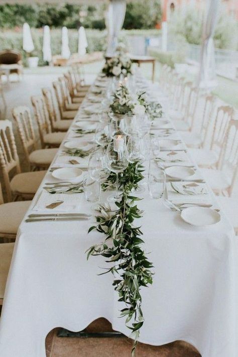 Wedding Table Designs, Rustic Wedding Decorations, Tafel Decor, Wedding In Italy, The Golden Girls, Long Table, Wedding Table Decorations, Botanical Wedding, Wedding Table Settings