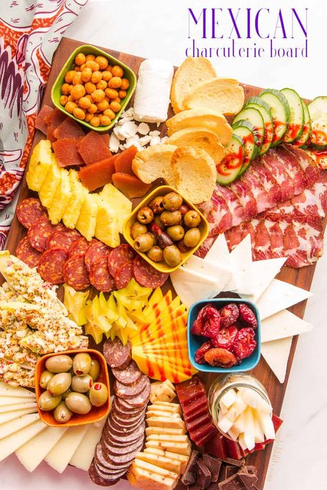 Mexican Cheese Board Ideas, Charcuterie Board Ideas Mexican Food, Mexican Charcuterie Board Party, Mexican Charcuterie Boards, Mexican Chacutery Board, Mexican Inspired Charcuterie Board, Mexican Style Charcuterie Board, Mexican Cheese Board, Mexican Food Charcuterie Board