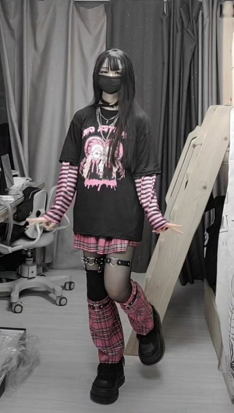 Emo Core Aesthetic Outfits, Harajuku Goth Outfit Ideas, Pastel Gothic Aesthetic Outfit, Edgy Kawaii Outfits, 2020 Style Alt, Alt Core Outfits, Alt Style Clothing, Pink Goth Outfits Pastel Grunge, Pink Emo Clothes