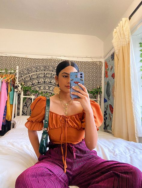 How Gen Z Dresses To Work From Home #refinery29 https://www.refinery29.com/en-au/gen-z-fashion-working-from-home#slide-2 Eclectic Going Out Outfits, Work Fits Summer, Office Outfits Gen Z, Gen Z Workwear, Gen Z Work Fashion, Gen Z Business Attire, Business Casual Outfits Gen Z, Gen Z Professional Outfits, Business Casual Gen Z