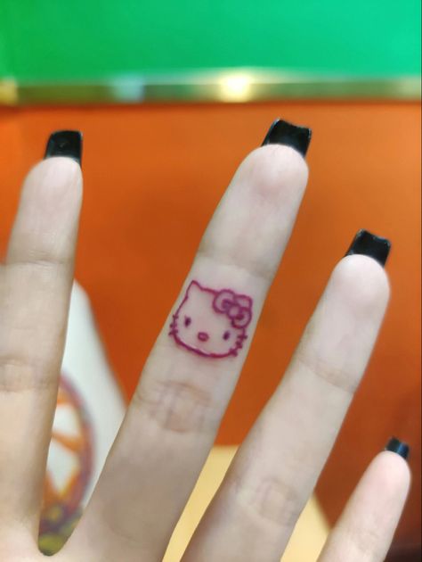 Hello Kitty Centipede Tattoo, Hello Kitty Face Tattoo, Tattoo Ideas For Hand, Property Of Tattoos, Aesthetic Tattoo Ideas, Unique Tattoo Ideas, 20 Aesthetic, Pink Tattoo, Funky Tattoos